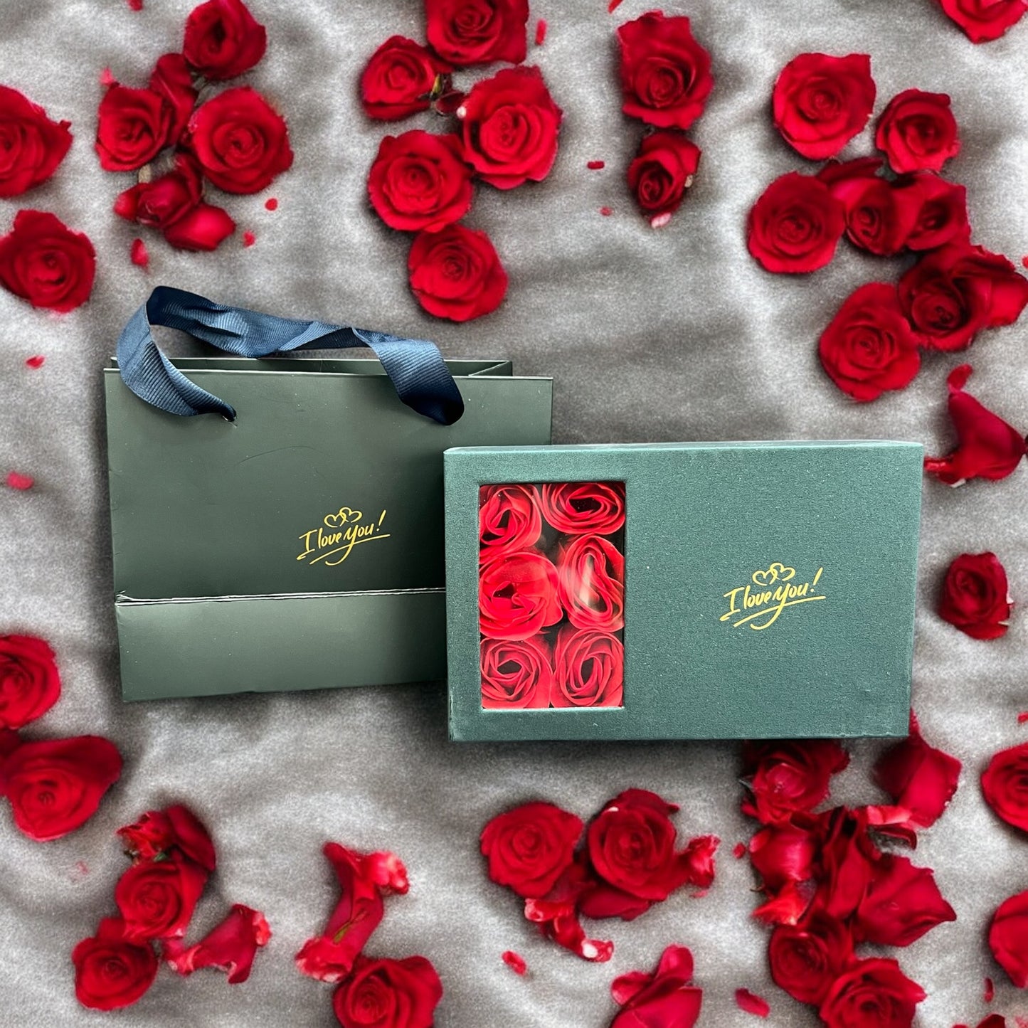 Personalized pendant with rose box