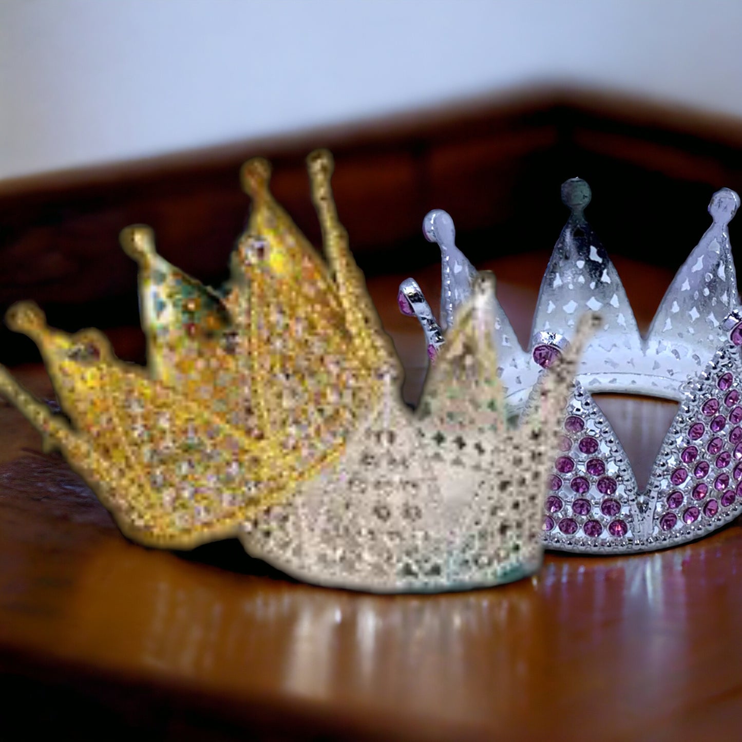 Crown tumbler topper